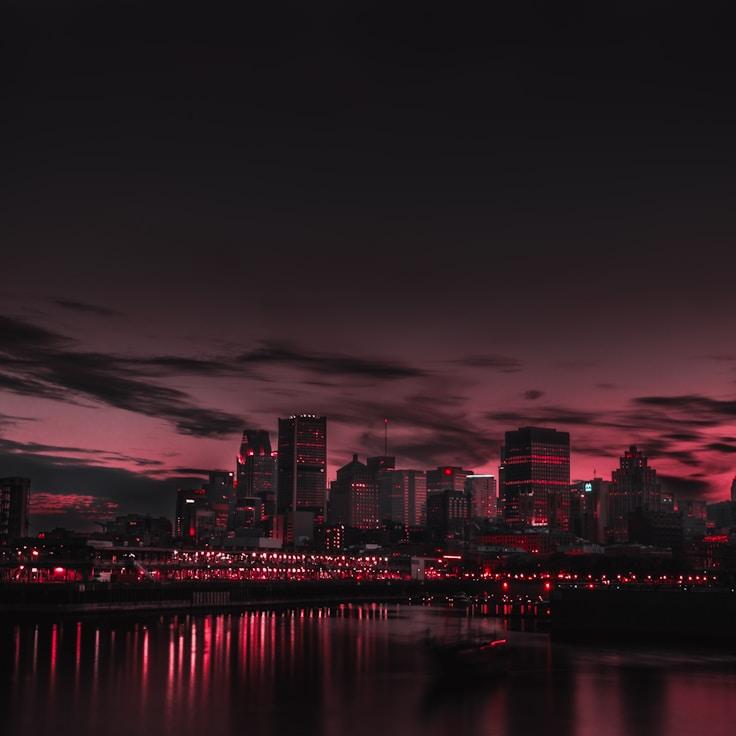 Parents evaluating schools in Italy